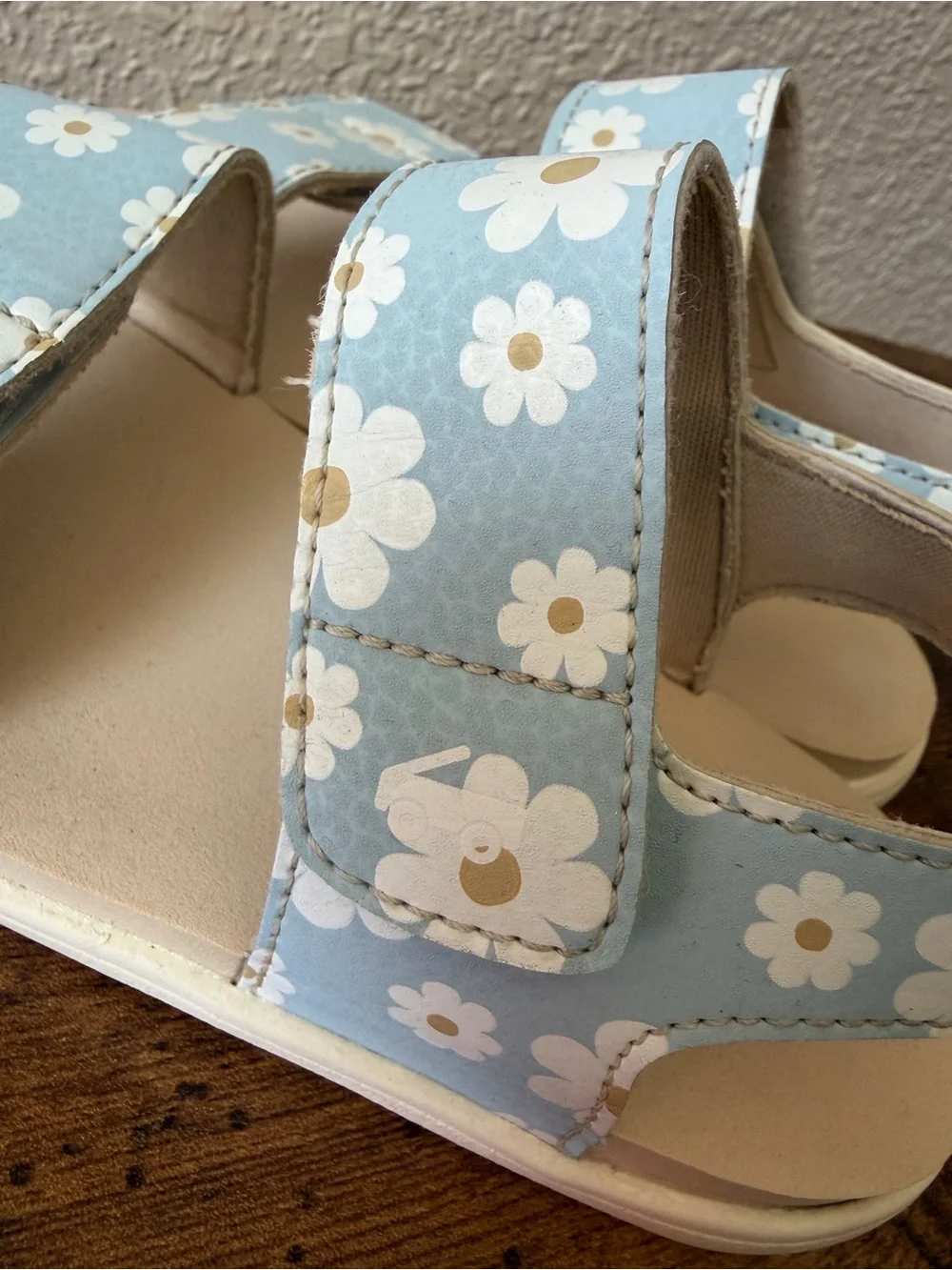 See Kai Run Girls 11 Jaylen Sandal Hook Loop Water Friendly Daisies Blue White